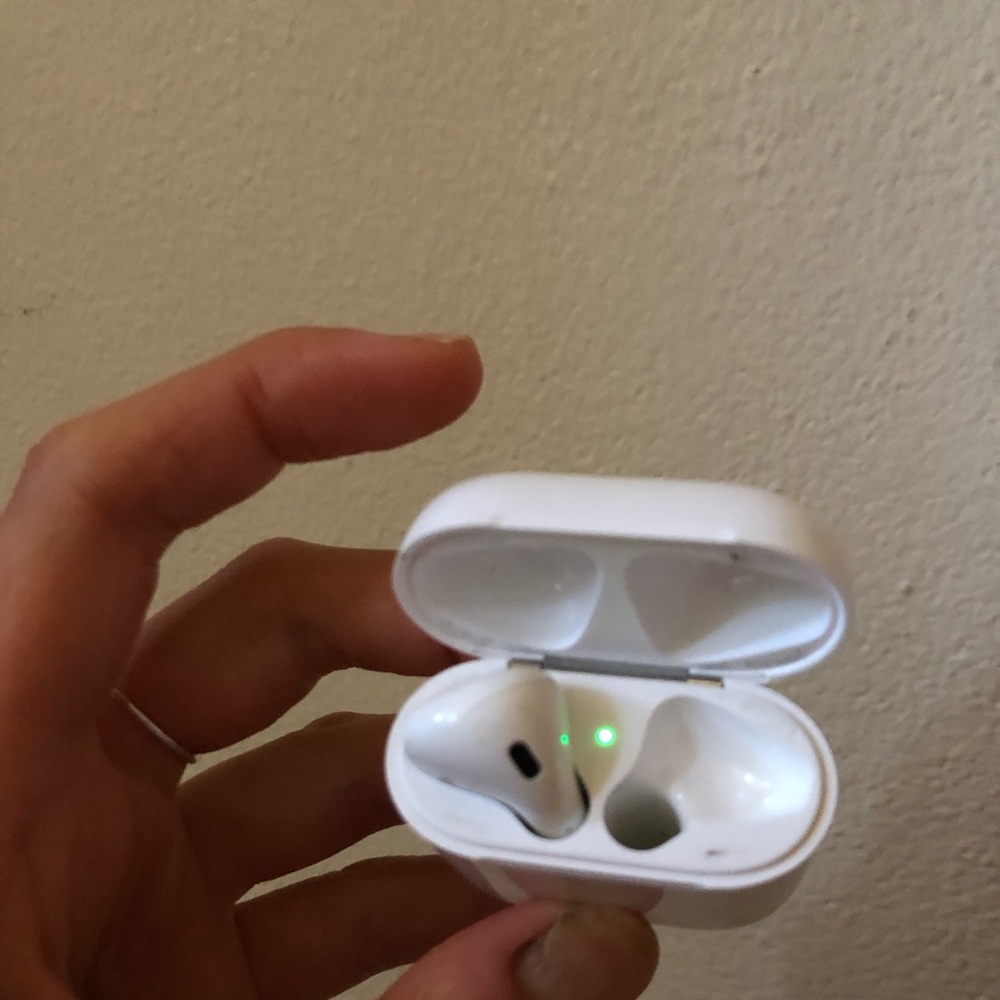 Airpod left+case